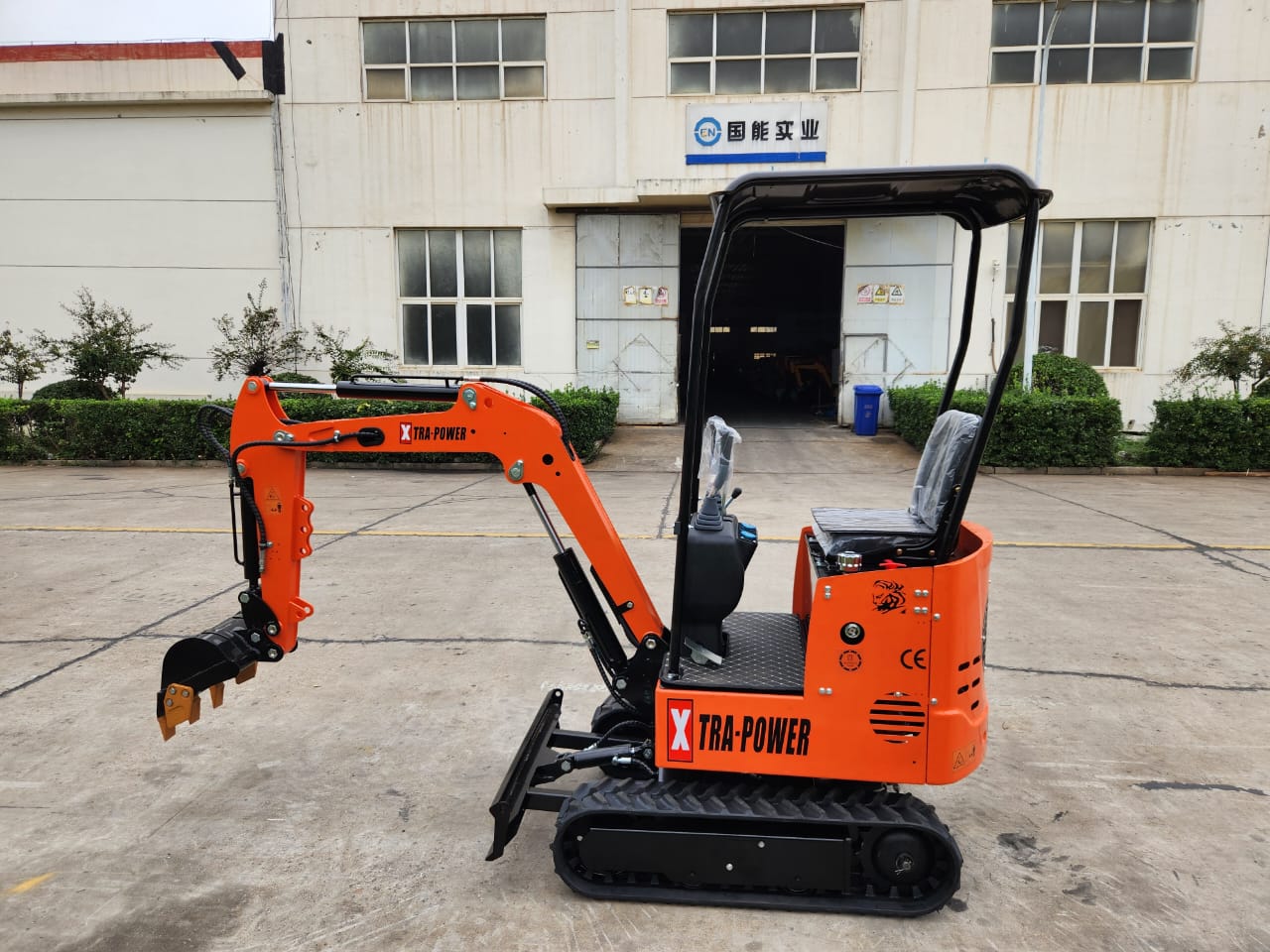 Mini Excavator 13 HP Diesel for farm ponds and digging